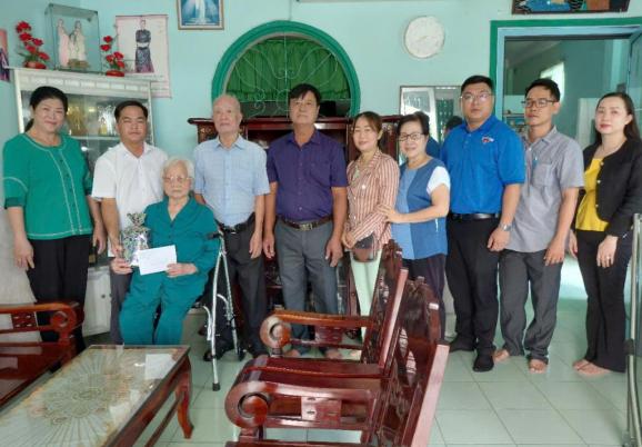 PHƯỜNG 2 TRIỂN KHAI KẾ HOẠCH CHÚC THỌ, MỪNG THỌ VÀ TẶNG QUÀ NGƯỜI CAO TUỔI NĂM 2025 PHƯỜNG 2 TRIỂN KHAI KẾ HOẠCH CHÚC THỌ, MỪNG THỌ VÀ TẶNG QUÀ NGƯỜI CAO TUỔI NĂM 2025